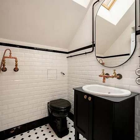 Luxurious In A Historic Fire Tower With Old Town View 维尔纽斯
